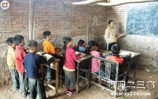 孩子们在学校上课