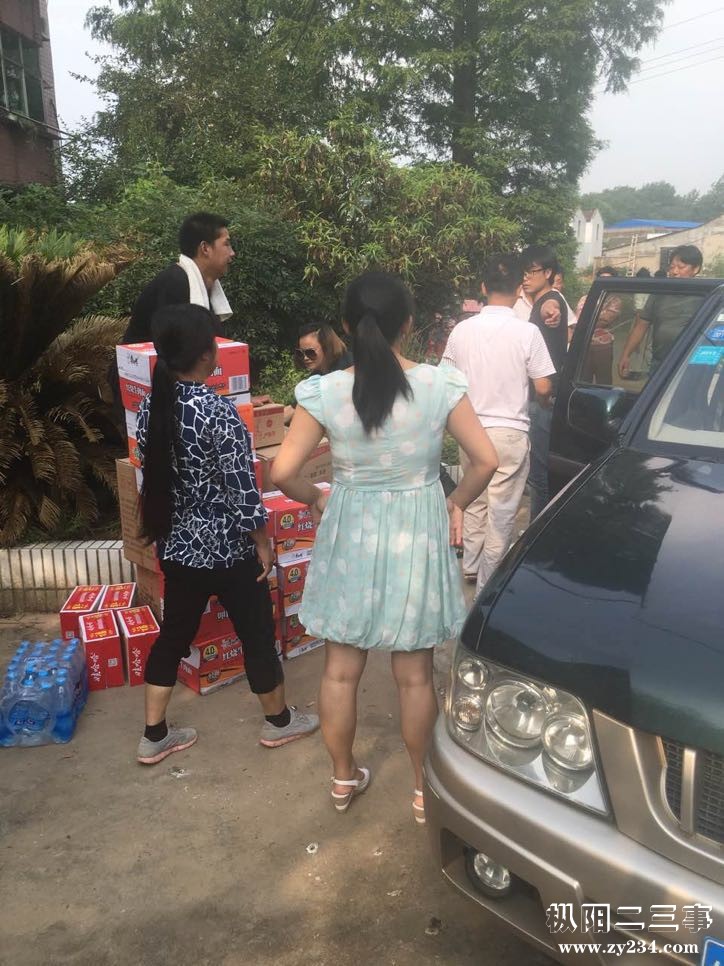 老湾村抗洪救灾指挥部物资捐赠