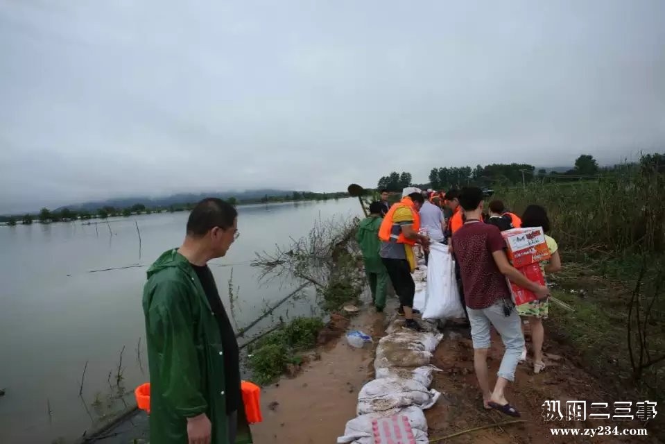 爱心人士去一线送物资