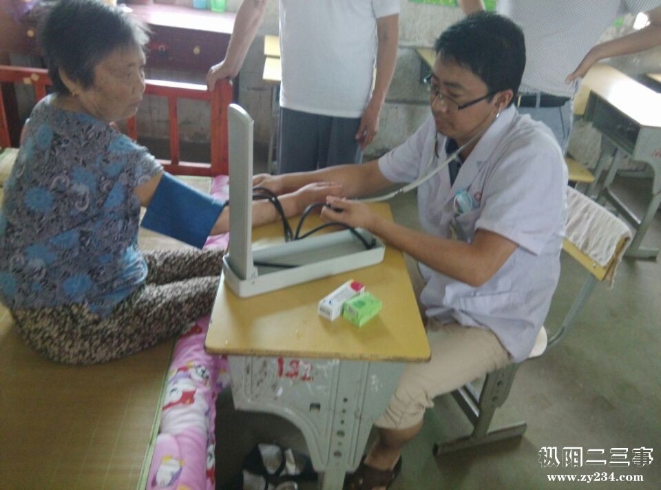 藕山小学安置点.jpg