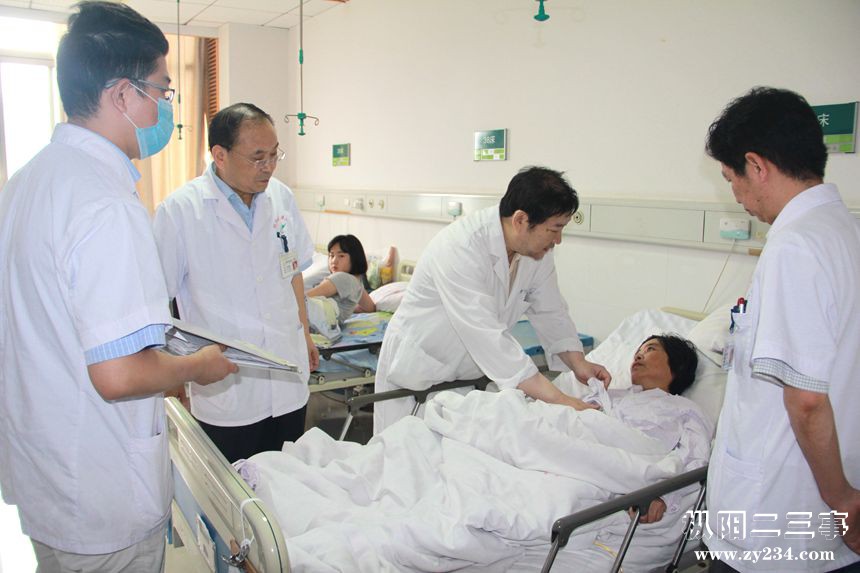 普外科李永山主任查房.jpg