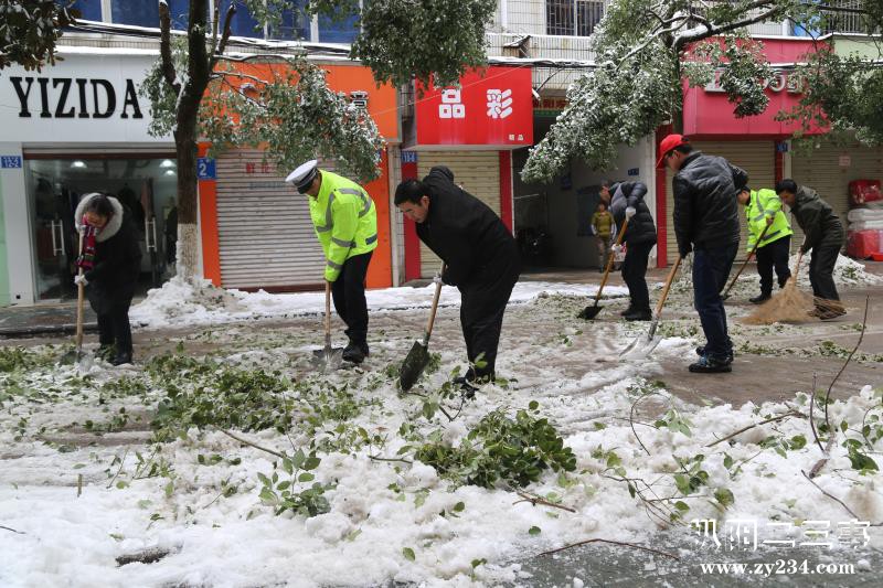 这是本人偶遇扫雪场景抓拍后让大家分享1