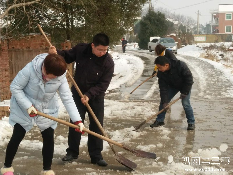 清理道路积雪