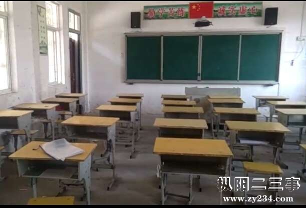 鹞石初中赞助教室一间