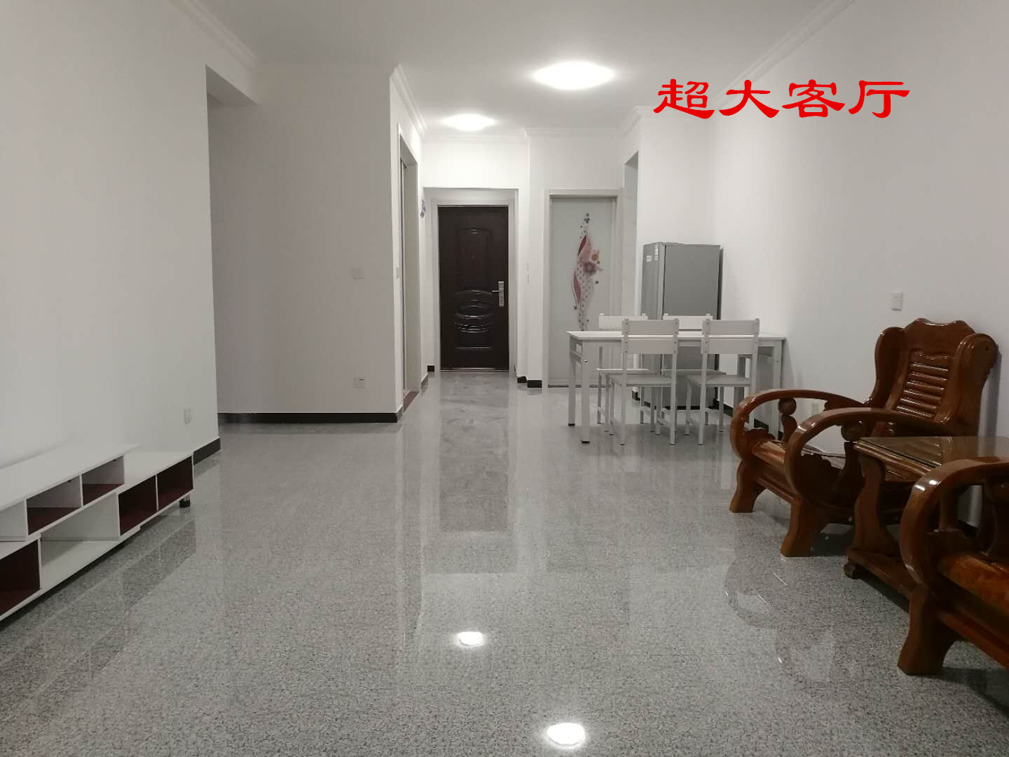 客厅.jpg