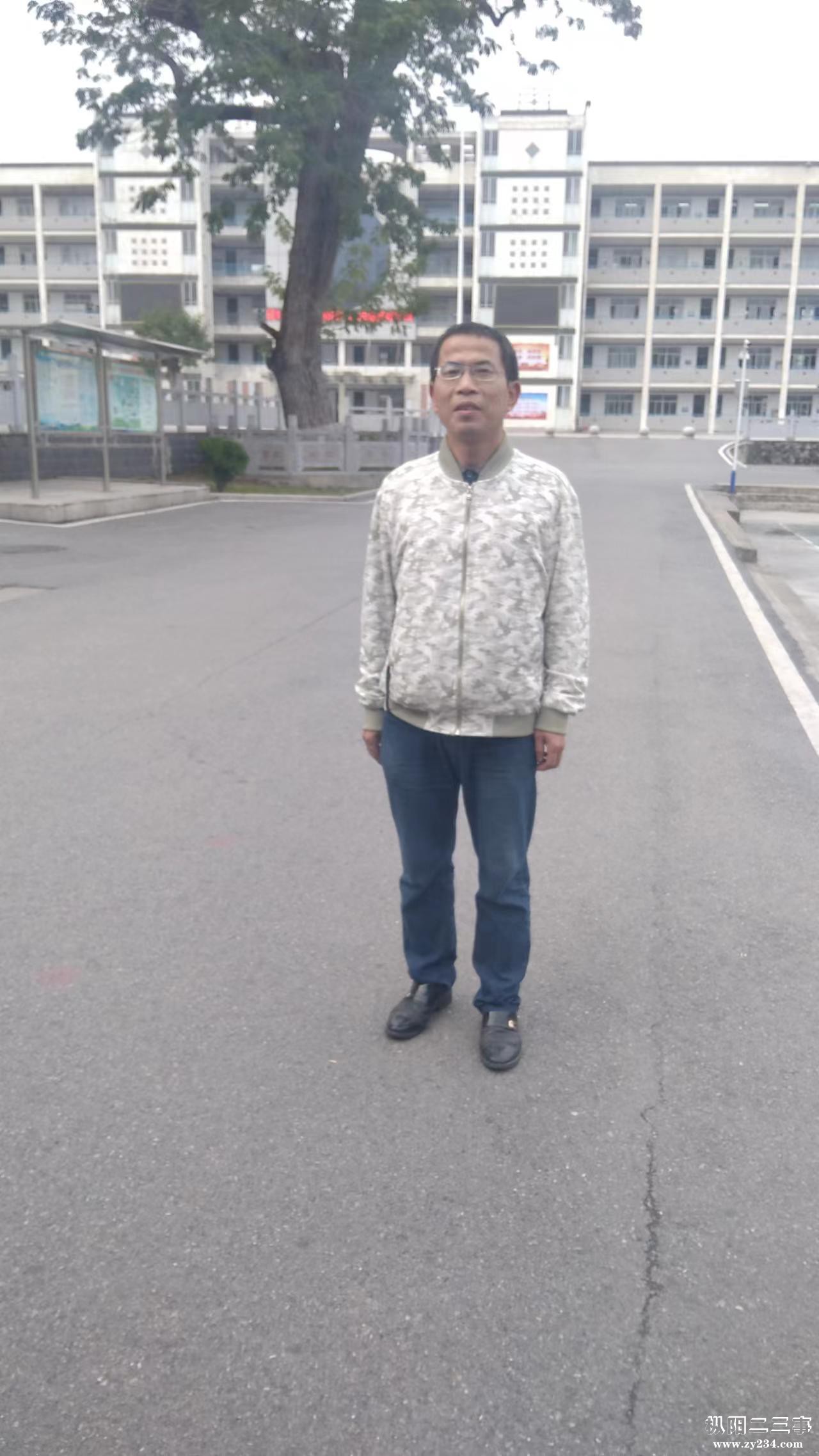 唐和英.青阳一中教学楼.jpg