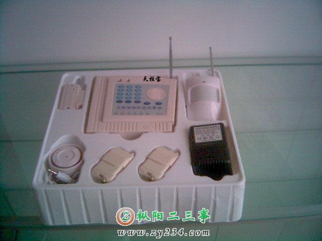 带盒子的看家狗.jpg