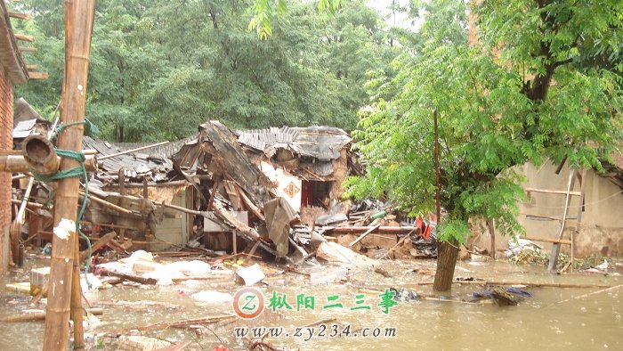 因暴雨而倒塌的民房