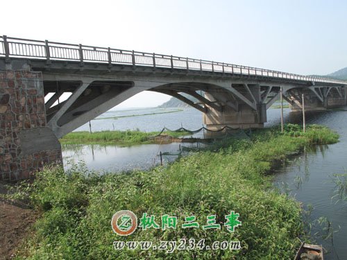 限宽通行的浮山大桥