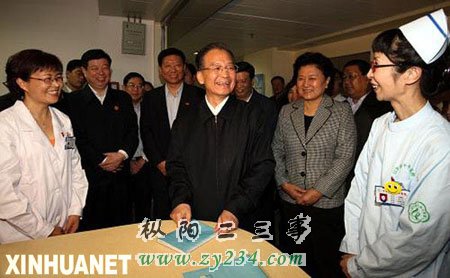 10月28日，温家宝在山东省千佛山医院调研