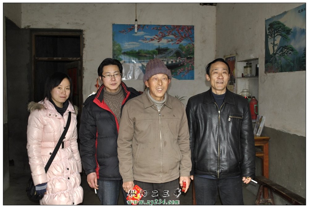 与许信珠老人(右二&#41;一起合影