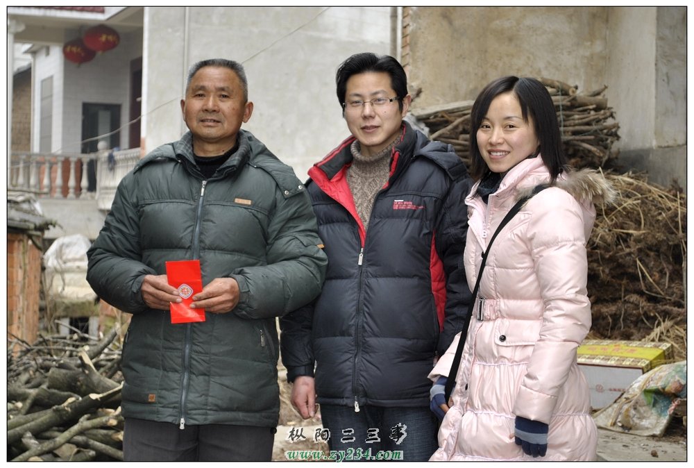 与钱亦明老人(左&#41;一起合影，右为“hexiu&quot;