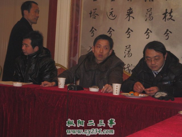 234法律顾问组组长周林律师发言（中间）