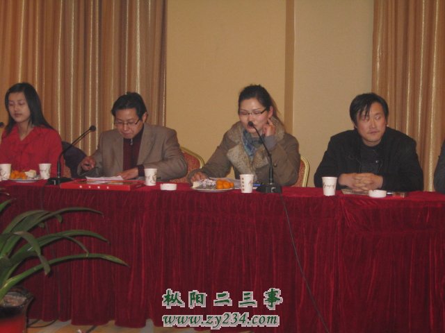 县网宣办的杨主任为234的各位版主和网友做指导性发言（左起第三位）