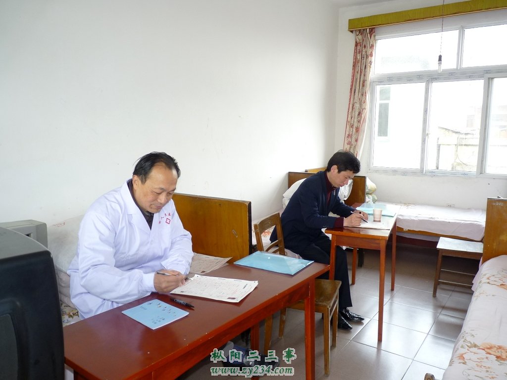 主检医师工作照