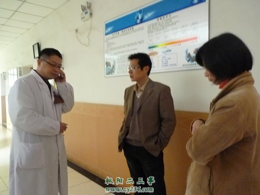 与陆萍的主治医生交谈