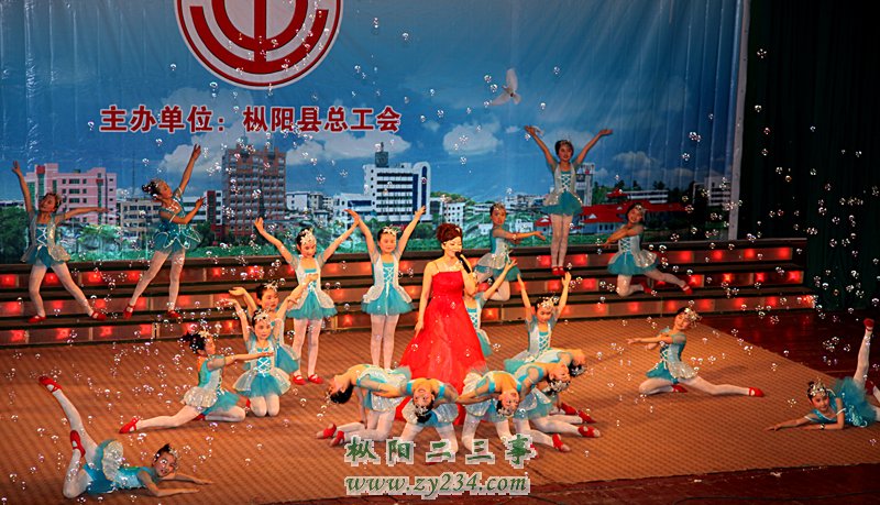 歌伴舞：你好吗&nbsp;&nbsp;&nbsp;&nbsp;（枞阳镇工会）