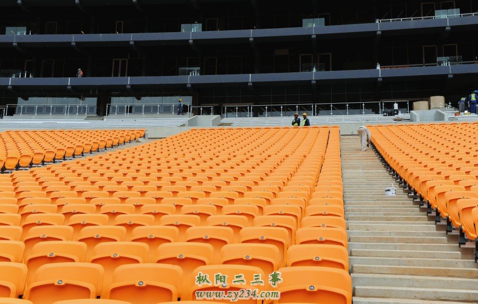 足球城体育场又称FNB体育场(国家银行体育场&#41;，是2010年南非世界杯的主球场，它座落在约翰内斯堡的