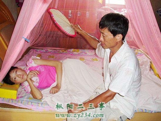 由于糖尿病引起的综合症，目前他的妻子双耳已基本上失聪，视力也急剧下降。.jpg