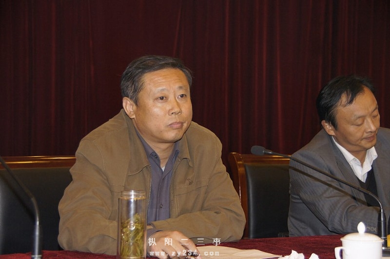 何正清副县长在座谈会上做重要讲话