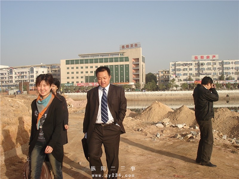 走进在建中的“县城莲花湖公园”