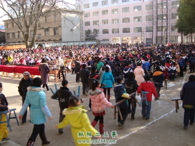 03学生进场.JPG