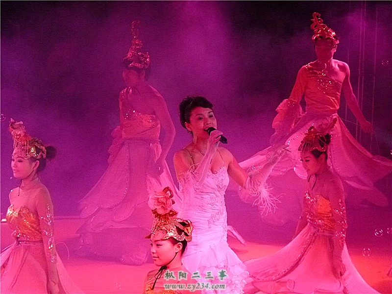 全国新人大赛优秀歌手李玲为大家演唱的&#60;绒花&gt;