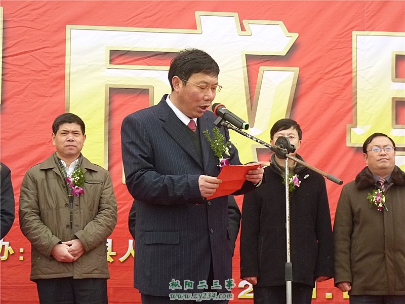 县医院院长、县卫生局副局长周桃林致欢迎辞