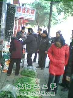 枞阳县市容局开展春季市容市貌和环境卫生集中整治活动图一.jpg