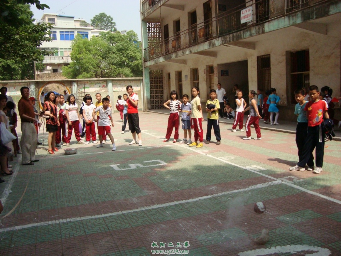 24-推实心球.jpg