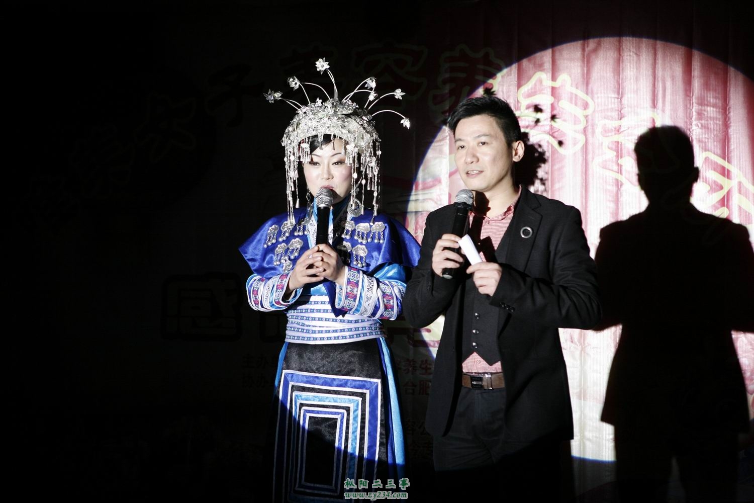 安庆电视台《小妹来拓发》主持人阿伟