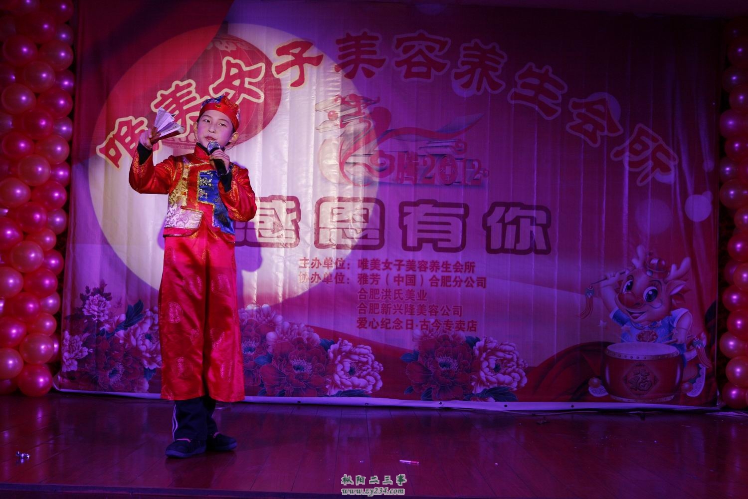 一曲《北京胡同》字正腔圆、有板有眼.