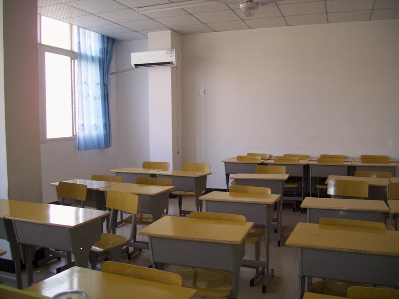 每班仅招收20人以内,独人独桌