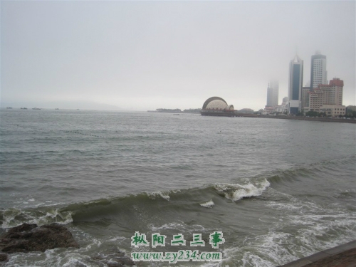 青岛著名的海上皇宫_1.jpg