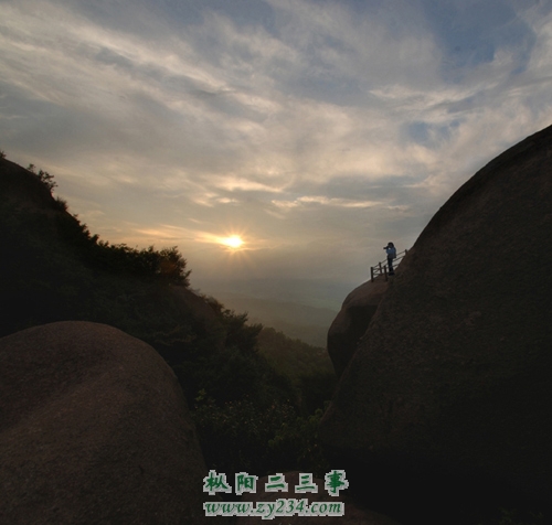 巨石山，巨石情山