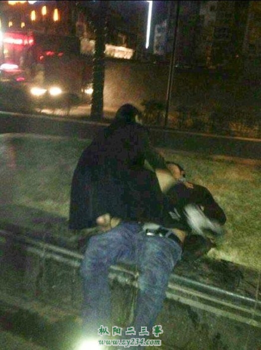 网曝成都一女子强奸过路男01.jpg