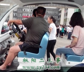 这就是那辆送考车