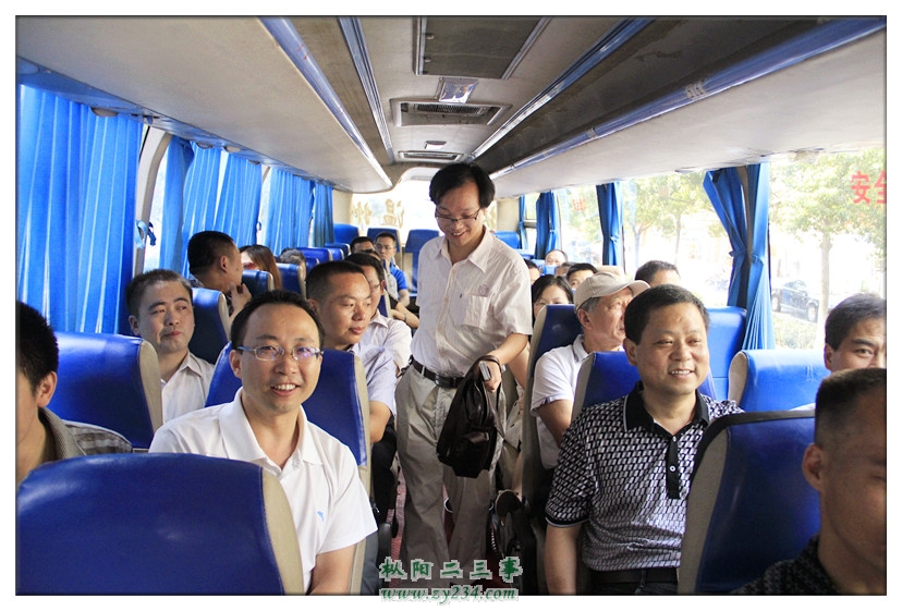 去母校的路上