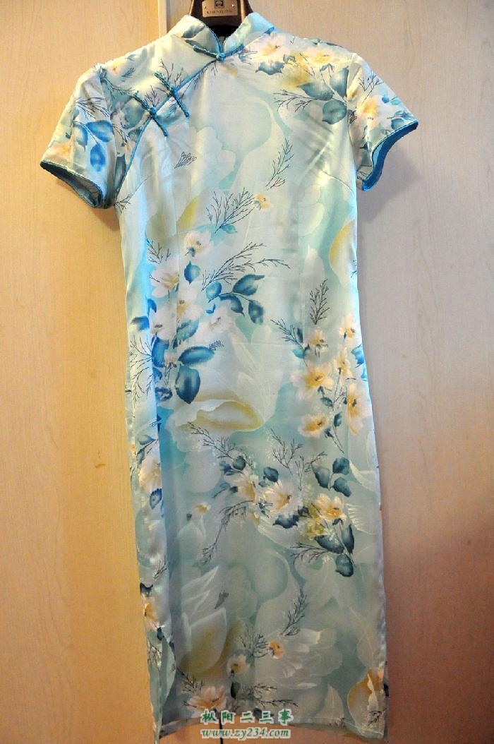 6.浅蓝印花真丝旗袍.JPG