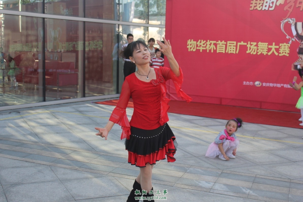 开心舞蹈健身队单人舞.jpg