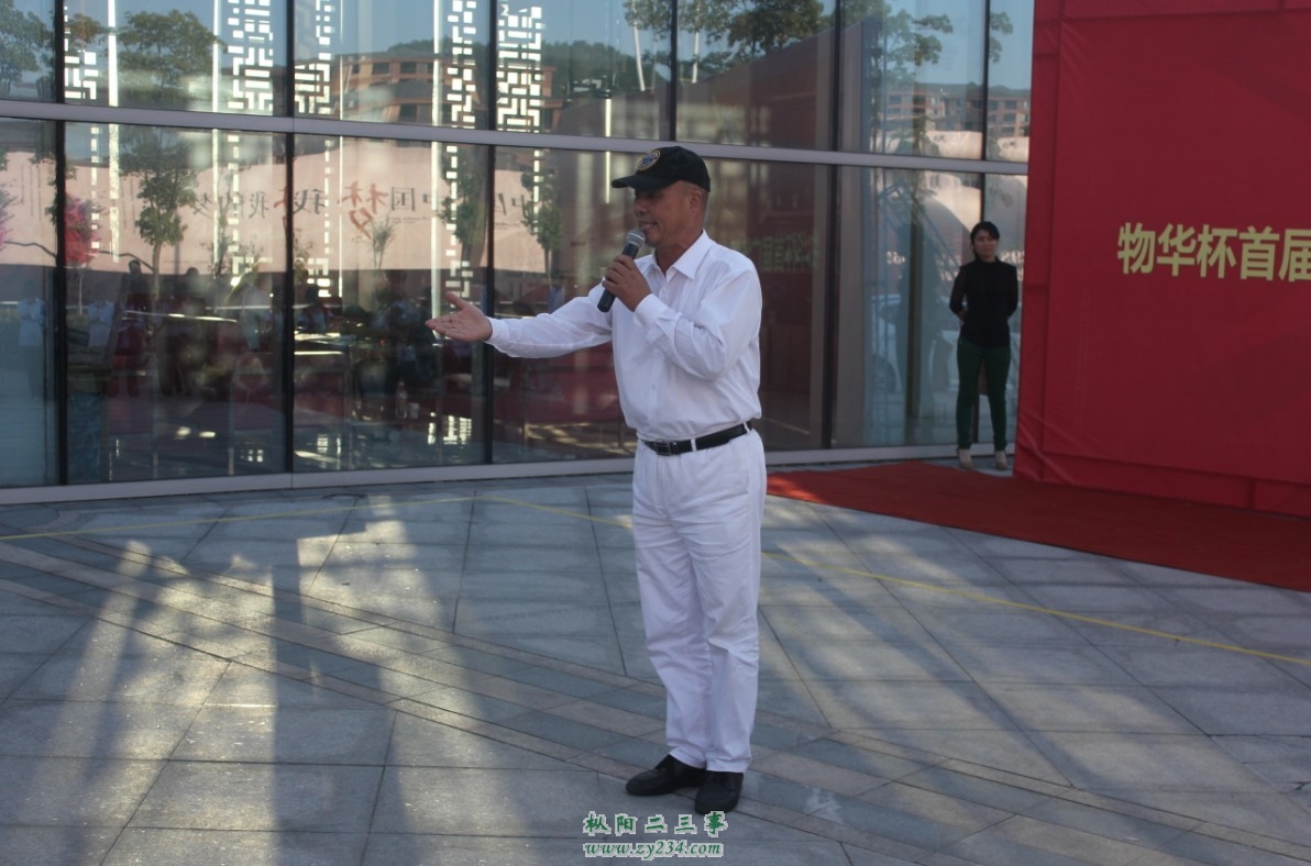 现场观众男 (1).jpg