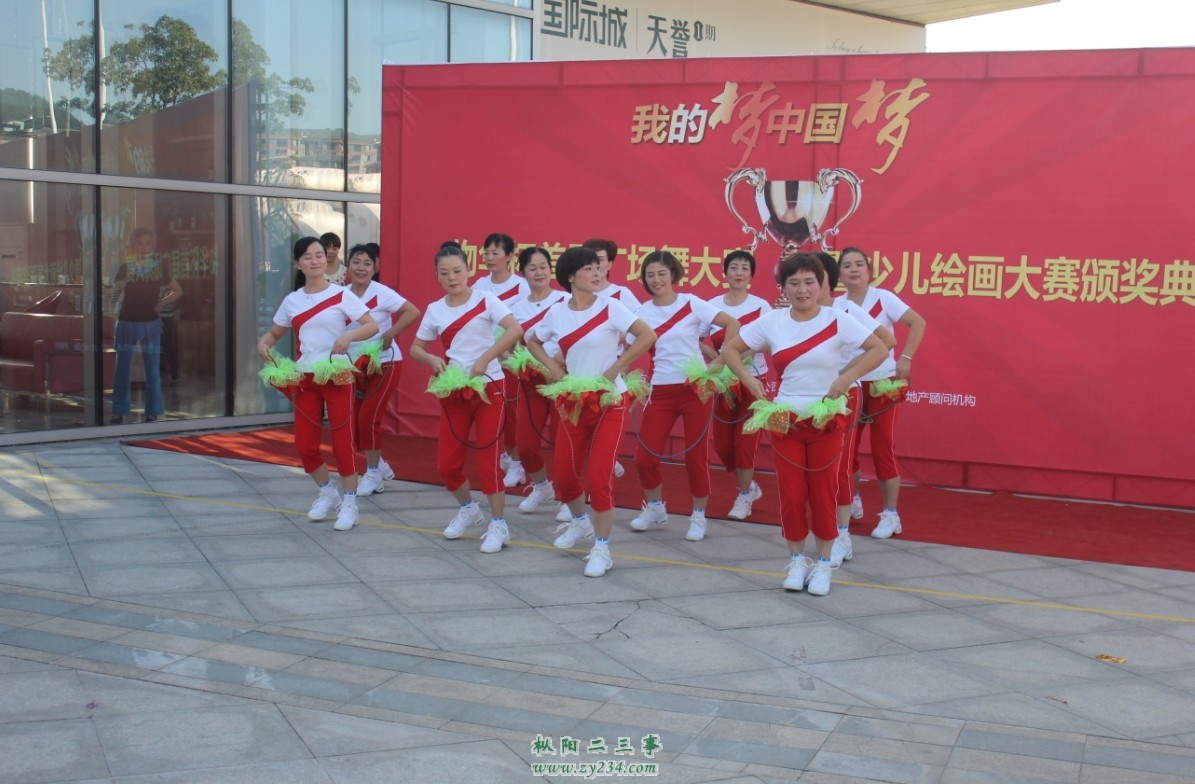康宁健身队双球操 (3).jpg