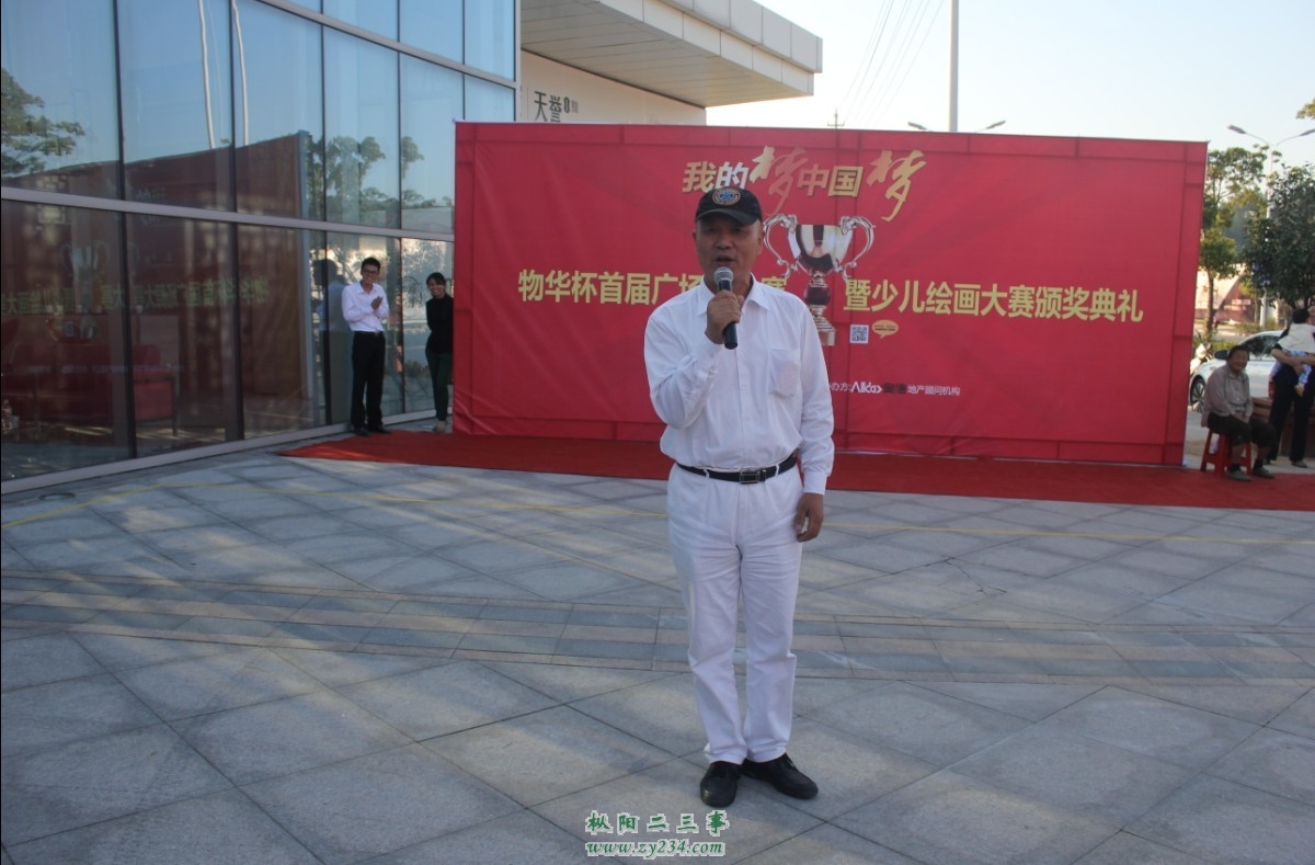 现场观众男.jpg