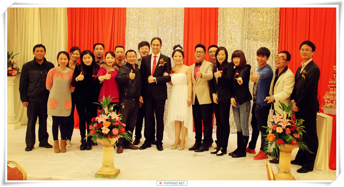 钟爱一生婚庆公司员工合影
