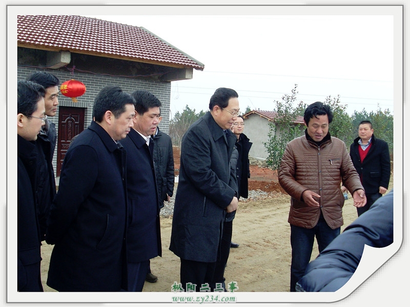 三月六日，省委副书记李锦斌在市长魏小明、县委书记汪恕东的陪同下来枞阳祥龙公司视察指导。