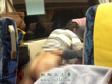 劲爆：台铁中年情 侣上演活.jpg
