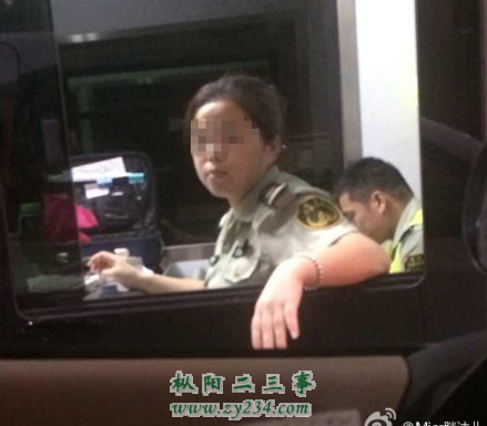 　福州高速公路上的收费员